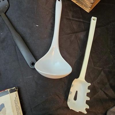 Kitchen cooking utensils and Kitchen gadgets