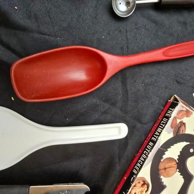 Kitchen cooking utensils and Kitchen gadgets
