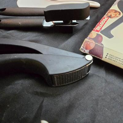 Kitchen cooking utensils and Kitchen gadgets