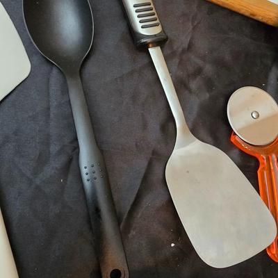 Kitchen cooking utensils and Kitchen gadgets