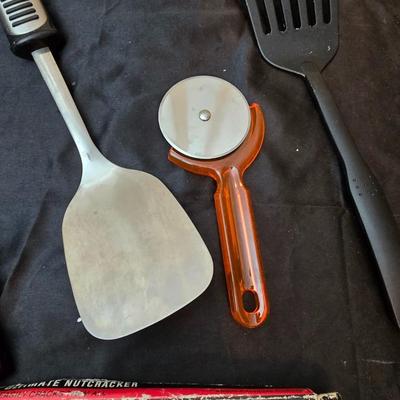 Kitchen cooking utensils and Kitchen gadgets