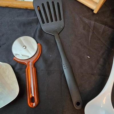 Kitchen cooking utensils and Kitchen gadgets