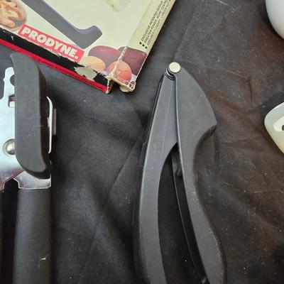 Kitchen cooking utensils and Kitchen gadgets