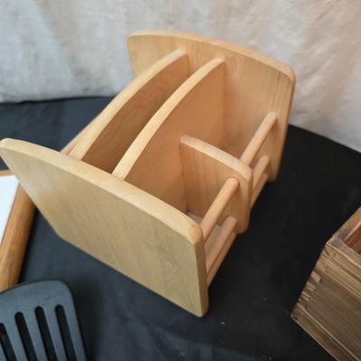 Kitchen cooking utensils and Kitchen gadgets