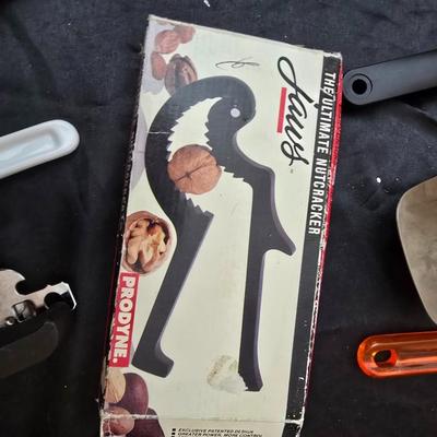 Kitchen cooking utensils and Kitchen gadgets
