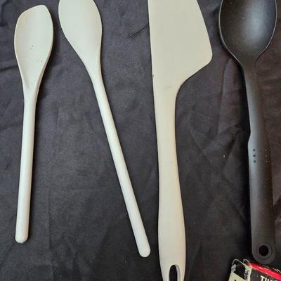 Kitchen cooking utensils and Kitchen gadgets