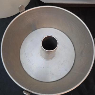 Make a cake - any kind of cake! With stainless steel cake cover and more