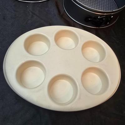Pies, Bundt cakes, spring pans, bread pans, and more