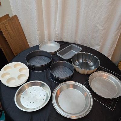 Pies, Bundt cakes, spring pans, bread pans, and more