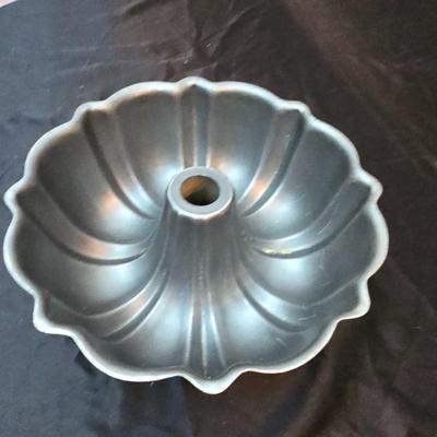 Pies, Bundt cakes, spring pans, bread pans, and more