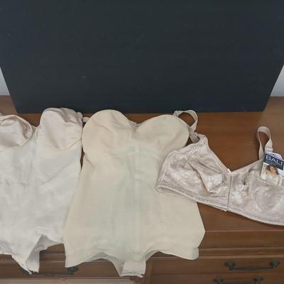 Women's undergarments - Bra's and corsets - some new with tags