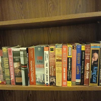 Books on cassettes - Agatha Christie - Michael Crichton - John Naisbitt and more