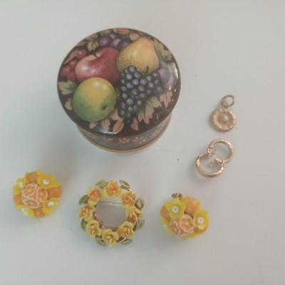Ceramic trinket box with vintage brooch, earrings and more