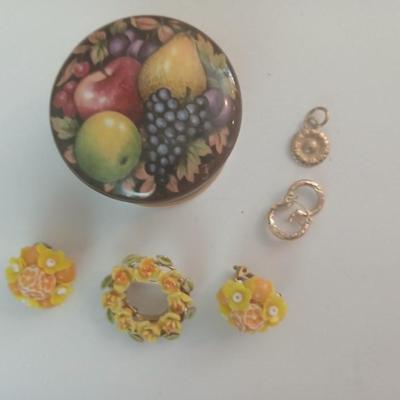 Ceramic trinket box with vintage brooch, earrings and more