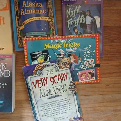 Set of Young students learning Library volumes 1 - 23 With atlas and dictonary