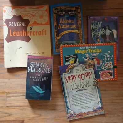 Set of Young students learning Library volumes 1 - 23 With atlas and dictonary