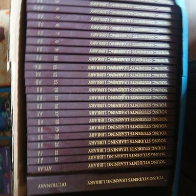 Set of Young students learning Library volumes 1 - 23 With atlas and dictonary