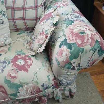Yellowstone Furniture manufacturing floral fabric sofa with throw pillows