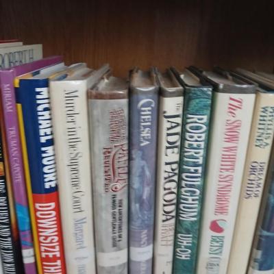 Hardback books - Marcia Muller - Robert Fulchum - Phyllis Whitney and other great authors