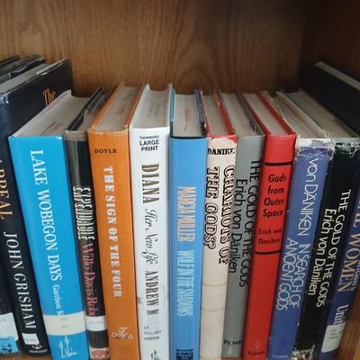 Hardback books - Marcia Muller - Robert Fulchum - Phyllis Whitney and other great authors
