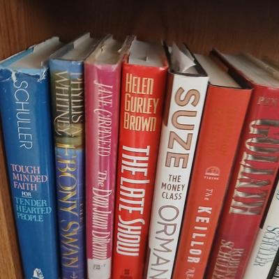 Hardback books - Marcia Muller - Robert Fulchum - Phyllis Whitney and other great authors
