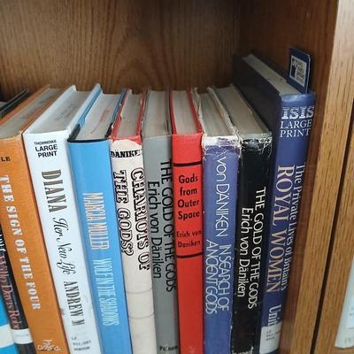 Hardback books - Marcia Muller - Robert Fulchum - Phyllis Whitney and other great authors