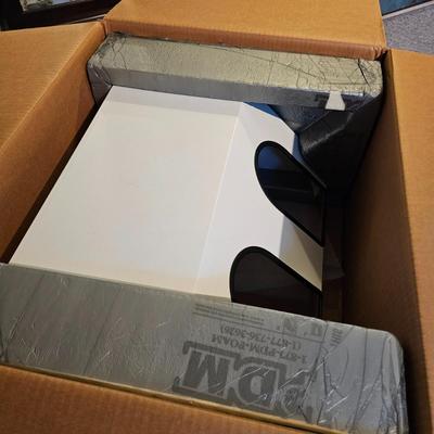 Daavlin M Series Hand/Foot Phototherapy Unit. (GB-JS)