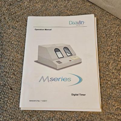 Daavlin M Series Hand/Foot Phototherapy Unit. (GB-JS)