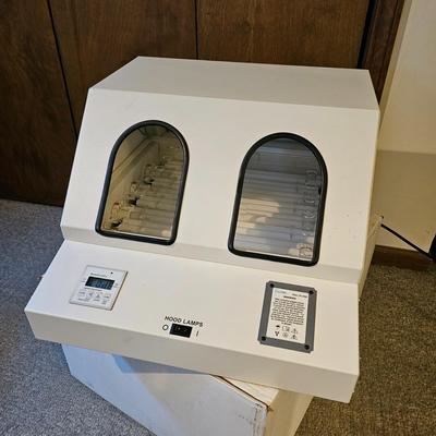 Daavlin M Series Hand/Foot Phototherapy Unit. (GB-JS)