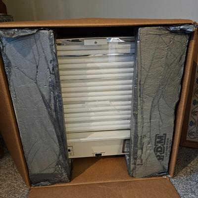 Daavlin M Series Hand/Foot Phototherapy Unit. (GB-JS)