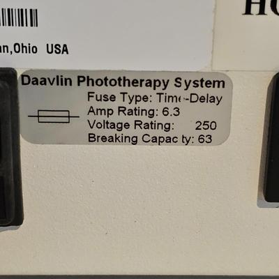 Daavlin M Series Hand/Foot Phototherapy Unit. (GB-JS)