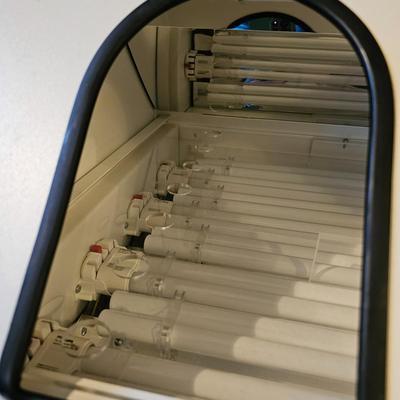 Daavlin M Series Hand/Foot Phototherapy Unit. (GB-JS)