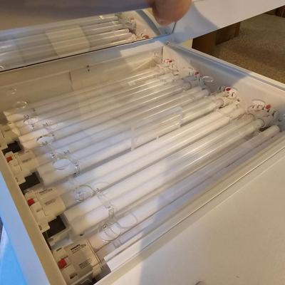 Daavlin M Series Hand/Foot Phototherapy Unit. (GB-JS)