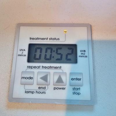 Daavlin M Series Hand/Foot Phototherapy Unit. (GB-JS)