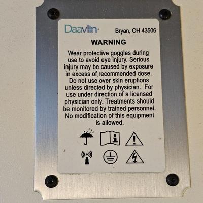 Daavlin M Series Hand/Foot Phototherapy Unit. (GB-JS)