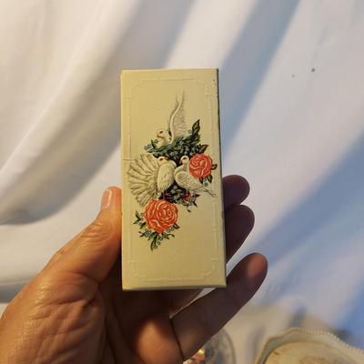 Vintage Vanity-Avon, Souvenire Knives, Jewelry and More (D-KD)