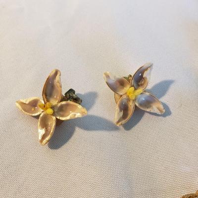 Vintage Vanity-Avon, Souvenire Knives, Jewelry and More (D-KD)