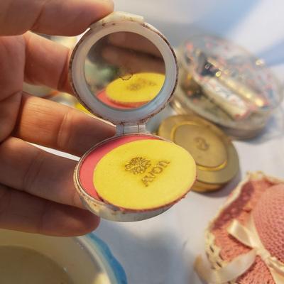 Vintage Vanity-Avon, Souvenire Knives, Jewelry and More (D-KD)