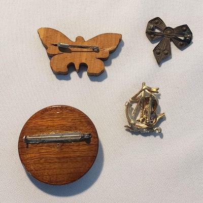 Vintage Vanity-Avon, Souvenire Knives, Jewelry and More (D-KD)