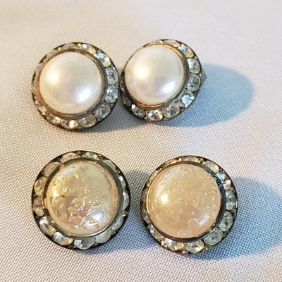 Vintage Vanity-Avon, Souvenire Knives, Jewelry and More (D-KD)