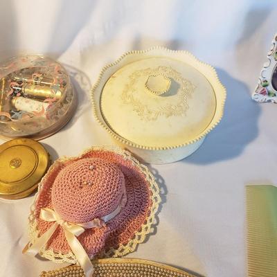 Vintage Vanity-Avon, Souvenire Knives, Jewelry and More (D-KD)