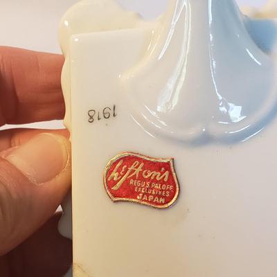 Vintage Vanity-Avon, Souvenire Knives, Jewelry and More (D-KD)