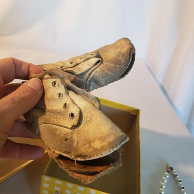 Vintage Vanity-Avon, Souvenire Knives, Jewelry and More (D-KD)