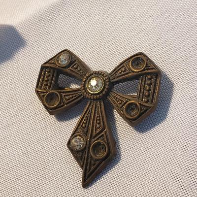 Vintage Vanity-Avon, Souvenire Knives, Jewelry and More (D-KD)