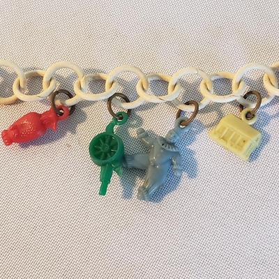 Vintage Vanity-Avon, Souvenire Knives, Jewelry and More (D-KD)