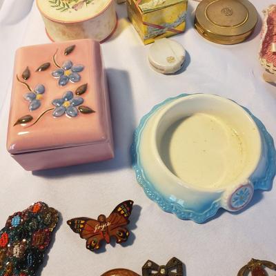 Vintage Vanity-Avon, Souvenire Knives, Jewelry and More (D-KD)