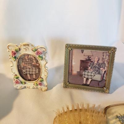 Vintage Vanity-Avon, Souvenire Knives, Jewelry and More (D-KD)