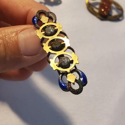 Vintage Vanity-Avon, Souvenire Knives, Jewelry and More (D-KD)