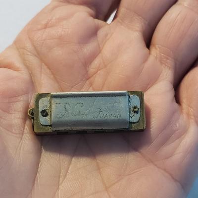 Vintage Vanity-Avon, Souvenire Knives, Jewelry and More (D-KD)