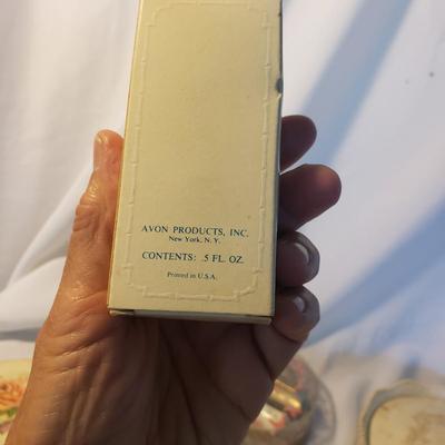 Vintage Vanity-Avon, Souvenire Knives, Jewelry and More (D-KD)